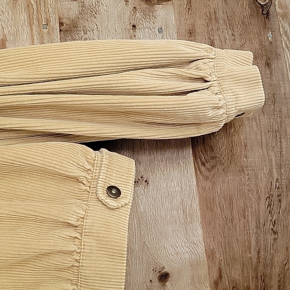 She + Sky Size Small Beige/Tan Corduroy Jacket with Pleated Long Sleeves - Picture 6 of 7